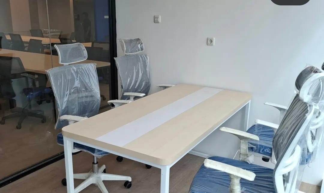 Furniture Custom Kantor oleh tim teknis kami
